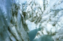 Gletscher-Abbruch mit Bergsteiger