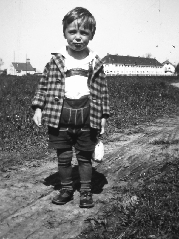 Hermann Huber als Vierjähriger auf dem Weg nach Unterhaching im Jahr 1934